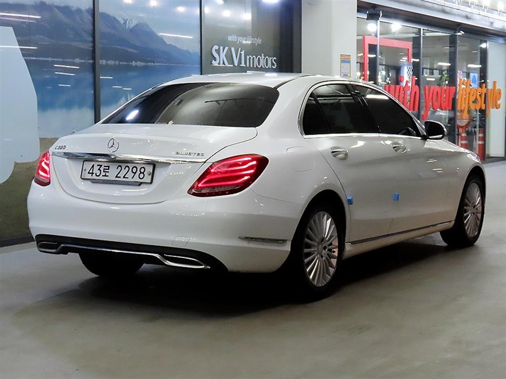 Mercedes Benz C Class - Vista 4