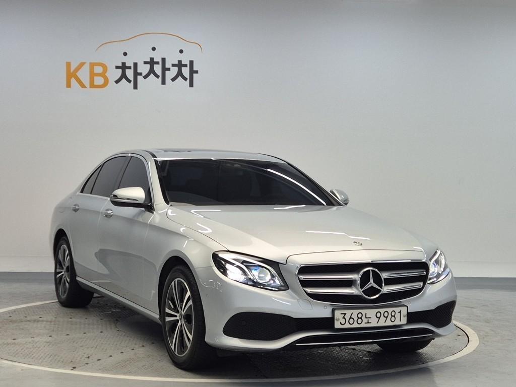 Mercedes Benz E class - Vista 4