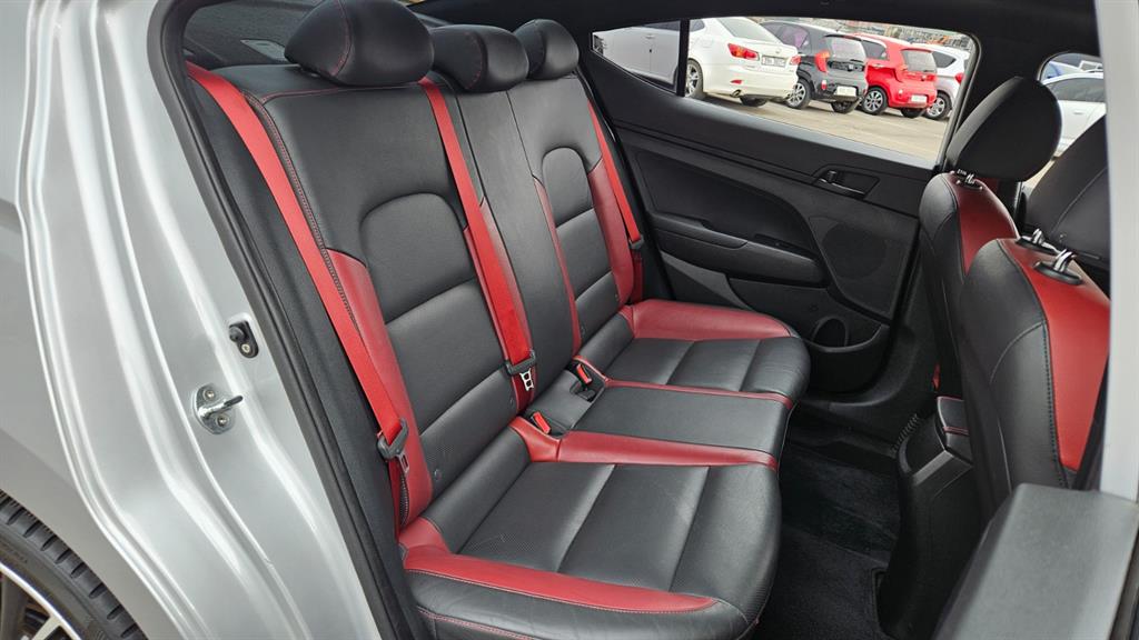 HYUNDAI Avante - Vista 12