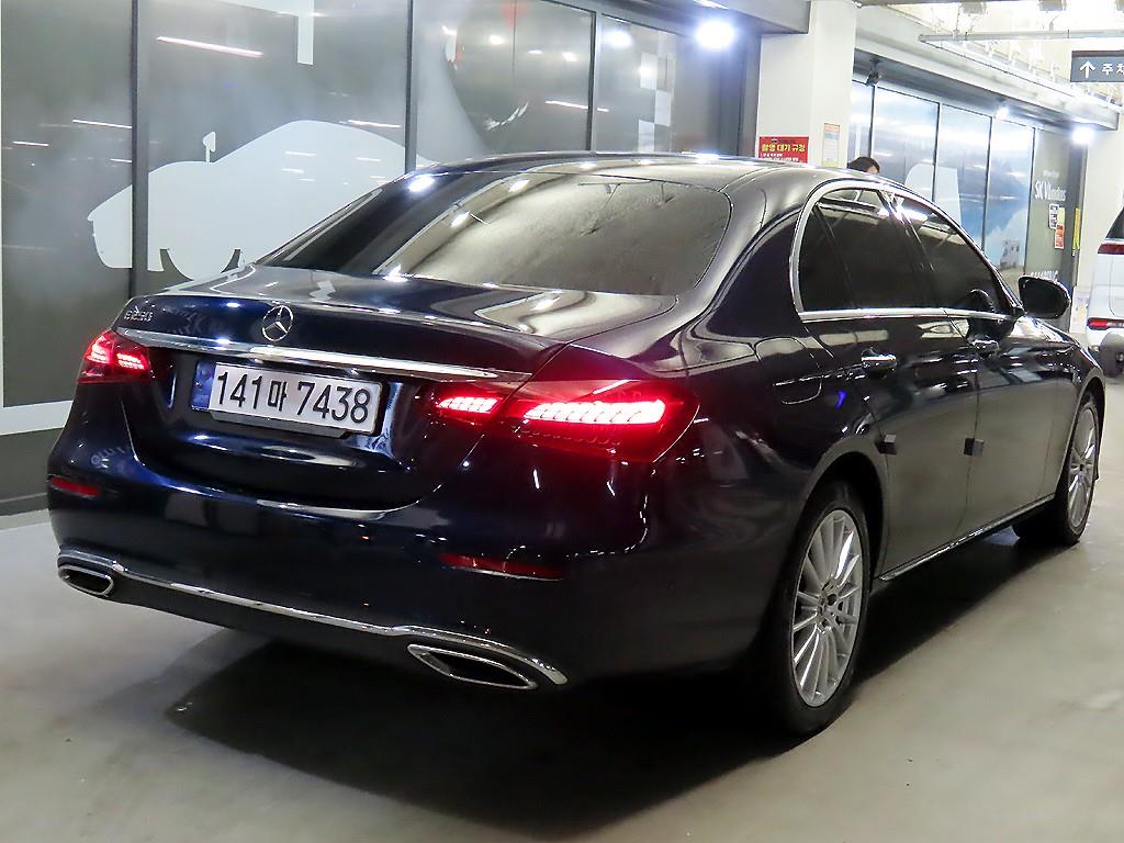 Mercedes Benz E class - Vista 4