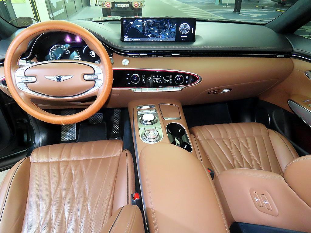 Genesis GV70 - Vista 10