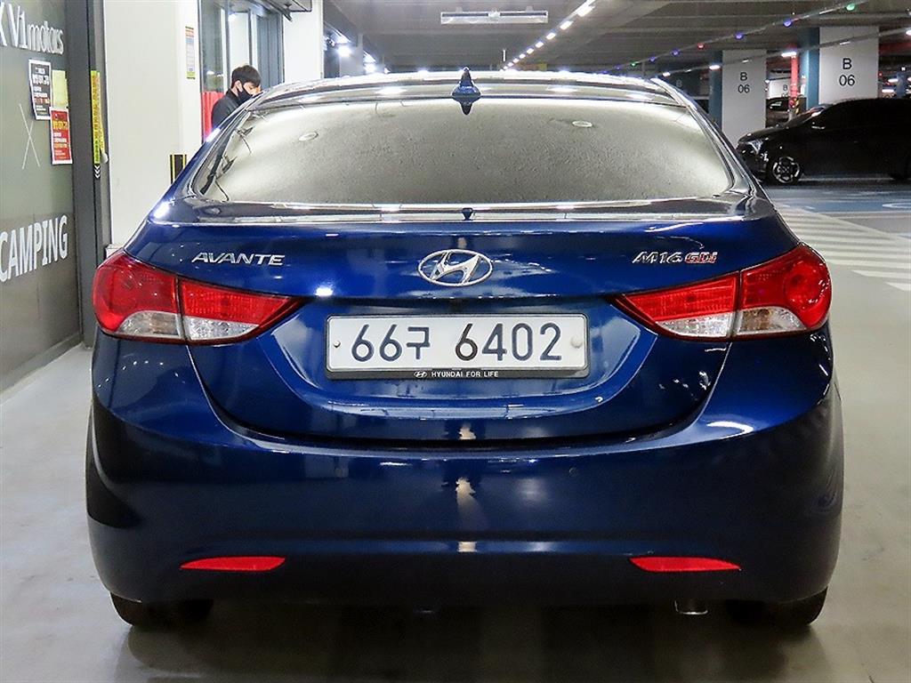 HYUNDAI Avante - Vista 5