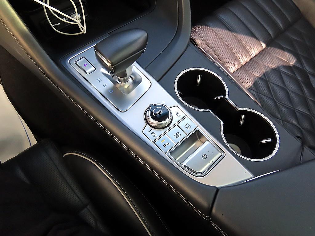 Genesis G70 - Vista 10