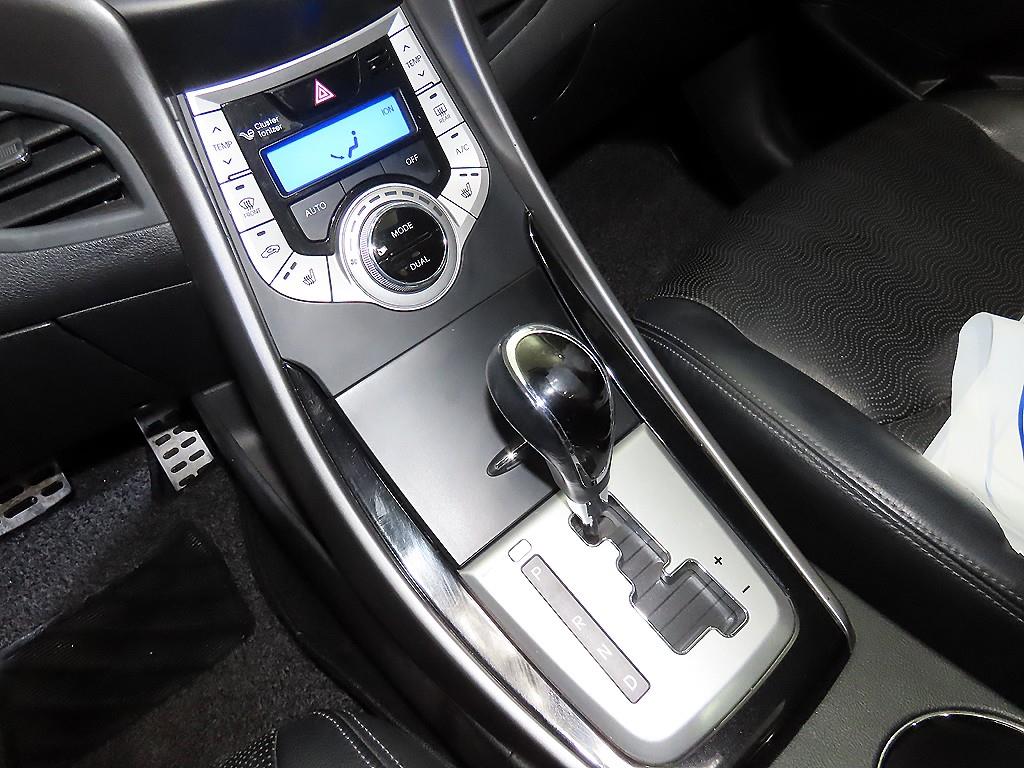 HYUNDAI Avante - Vista 12