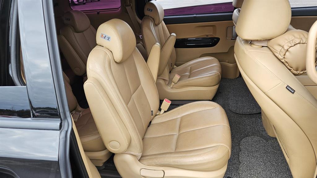 KIA Carnival - Vista 12