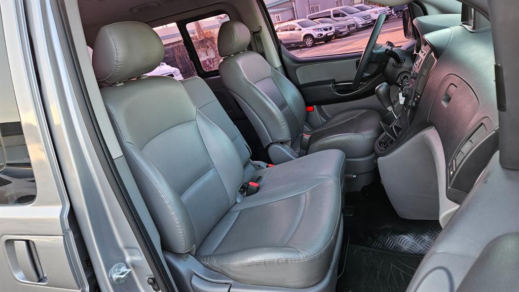 HYUNDAI Starex - Vista 11