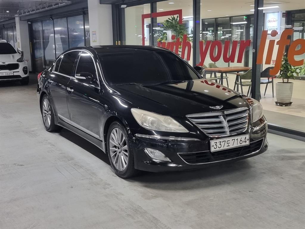 HYUNDAI Genesis - Vista 2