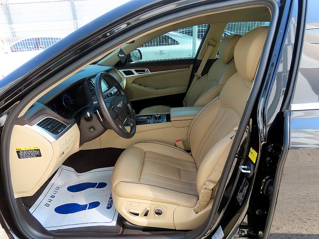 HYUNDAI Genesis - Vista 5