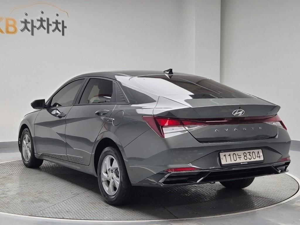 HYUNDAI Avante - Vista 2