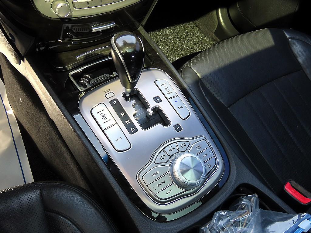 HYUNDAI Genesis - Vista 10