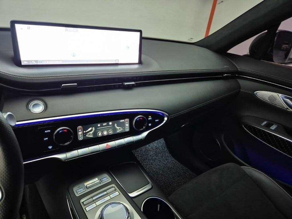 Genesis GV70 - Vista 10