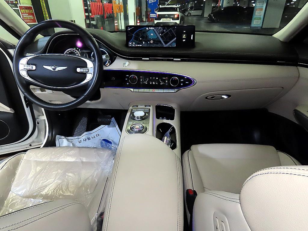 Genesis GV70 - Vista 10