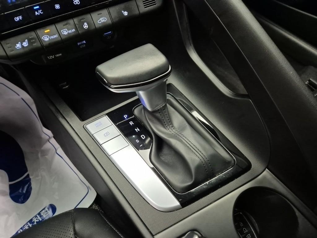 HYUNDAI Avante - Vista 8