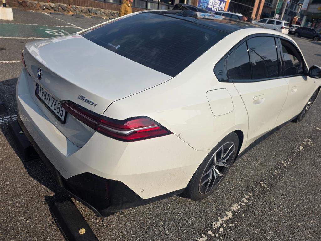 BMW 5 Series - Vista 5