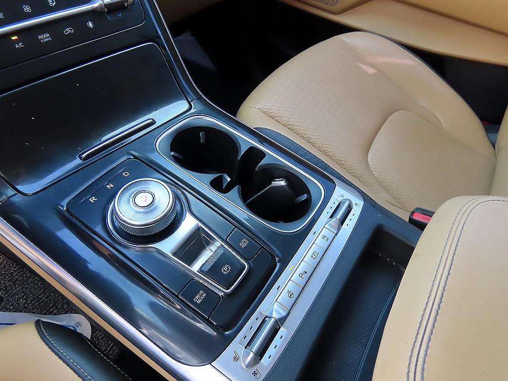 KIA Carnival - Vista 11