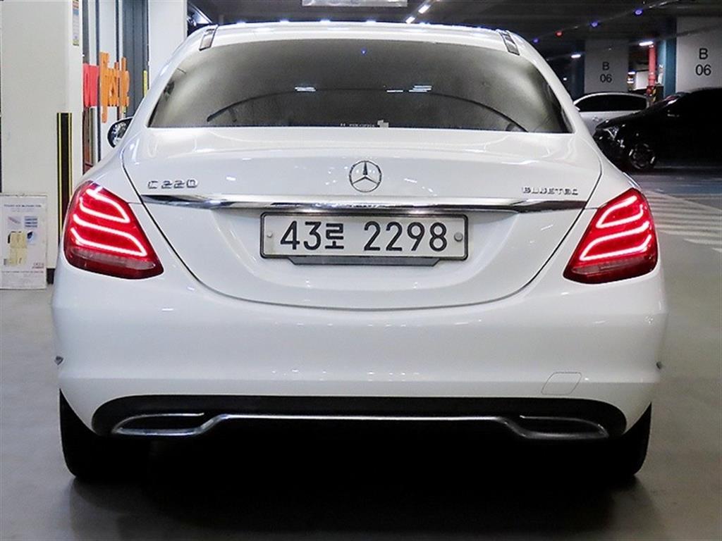 Mercedes Benz C Class - Vista 5