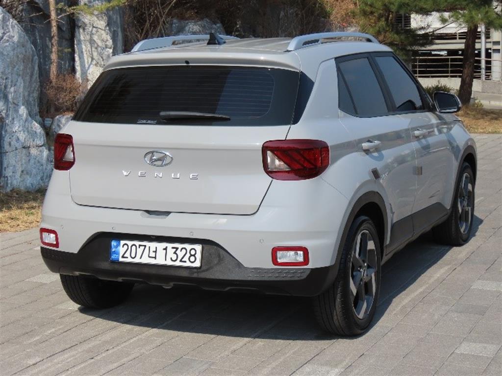 HYUNDAI Venue - Vista 5