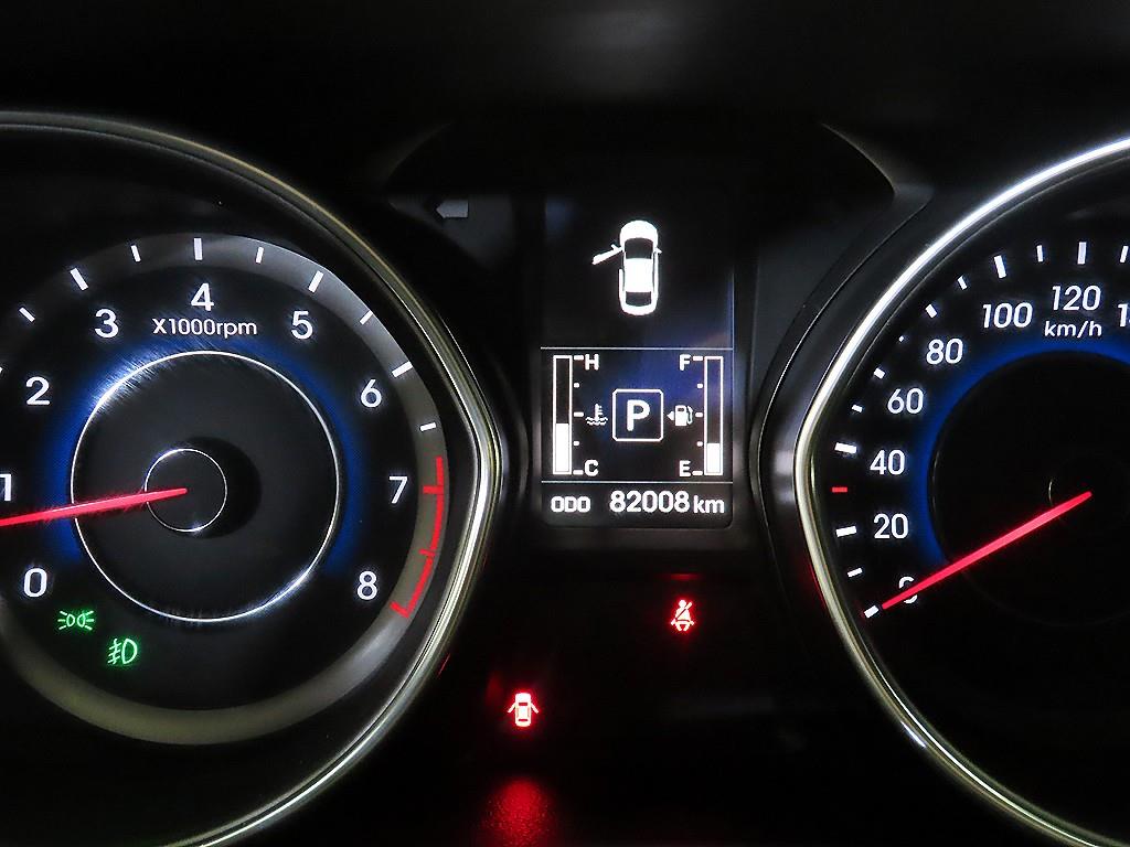 HYUNDAI Avante - Vista 9