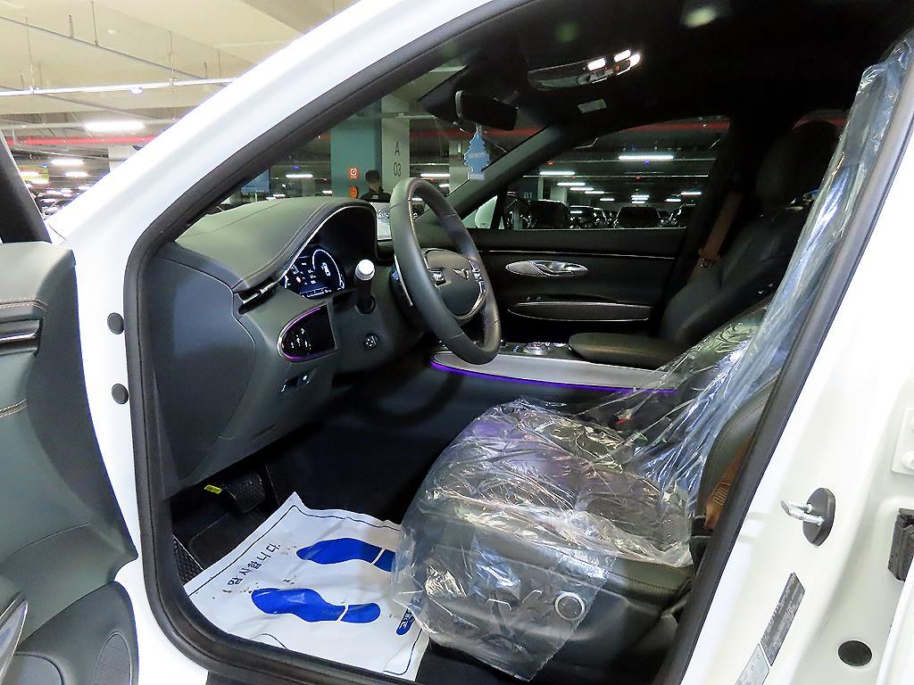 Genesis GV70 - Vista 6