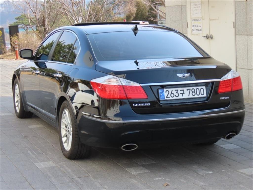 HYUNDAI Genesis - Vista 7