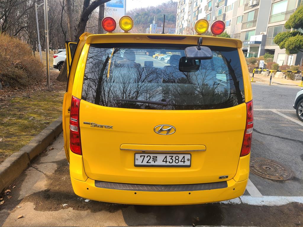 HYUNDAI Starex - Vista 2