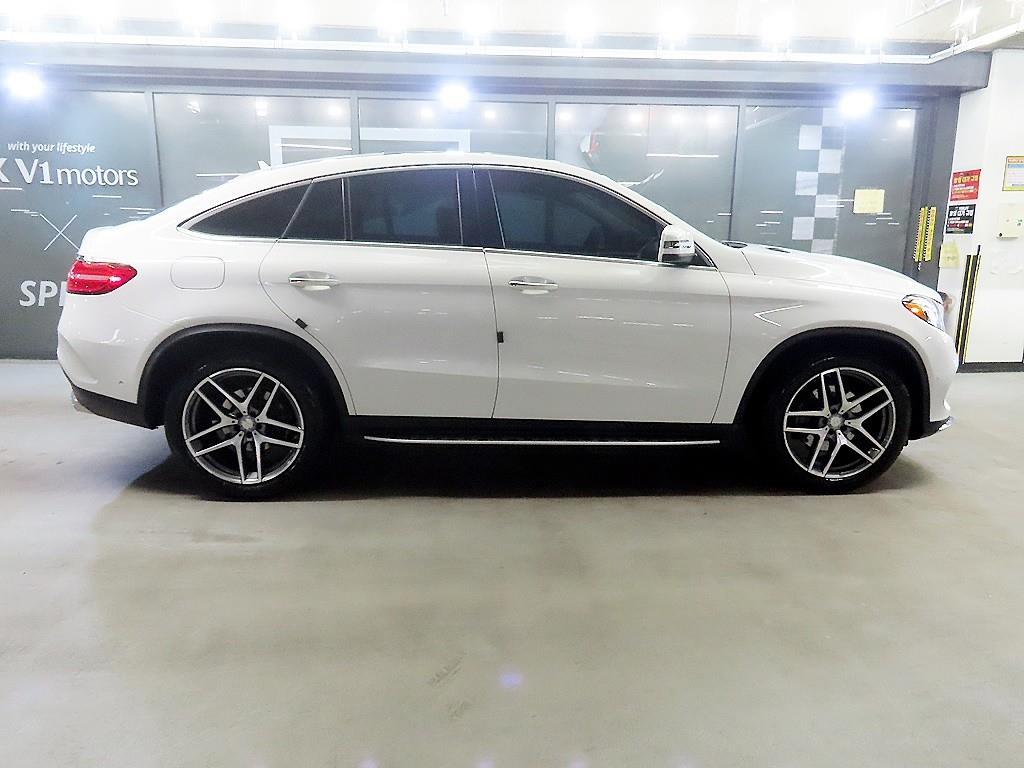 Mercedes Benz GLE Class - Vista 3