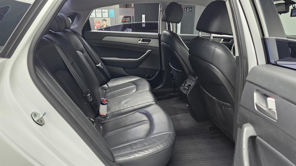 HYUNDAI Sonata - Vista 12