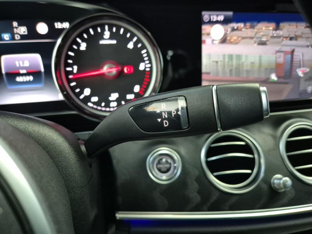 Mercedes Benz E class - Vista 8