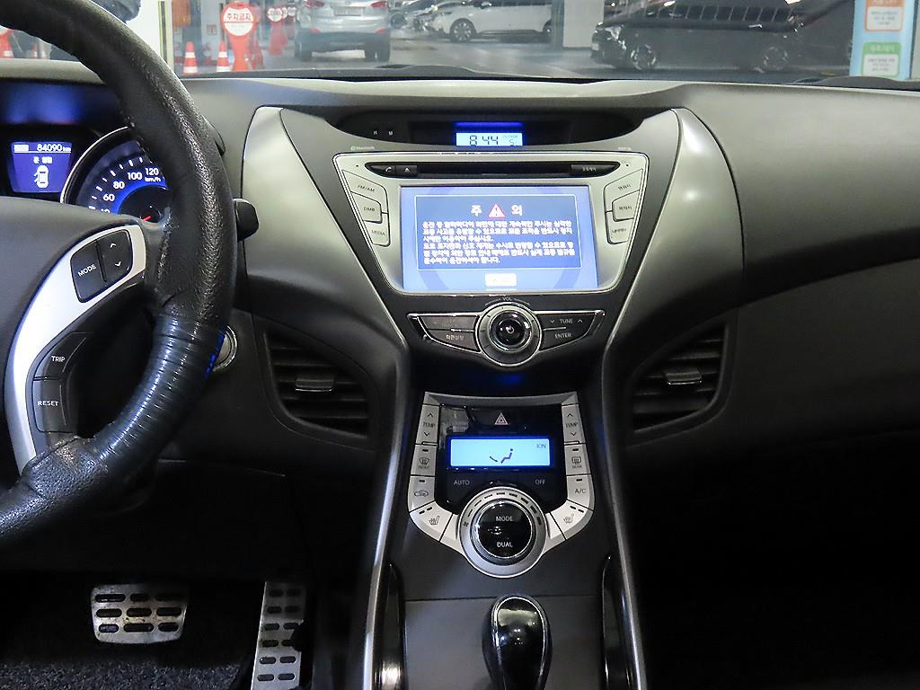 HYUNDAI Avante - Vista 11