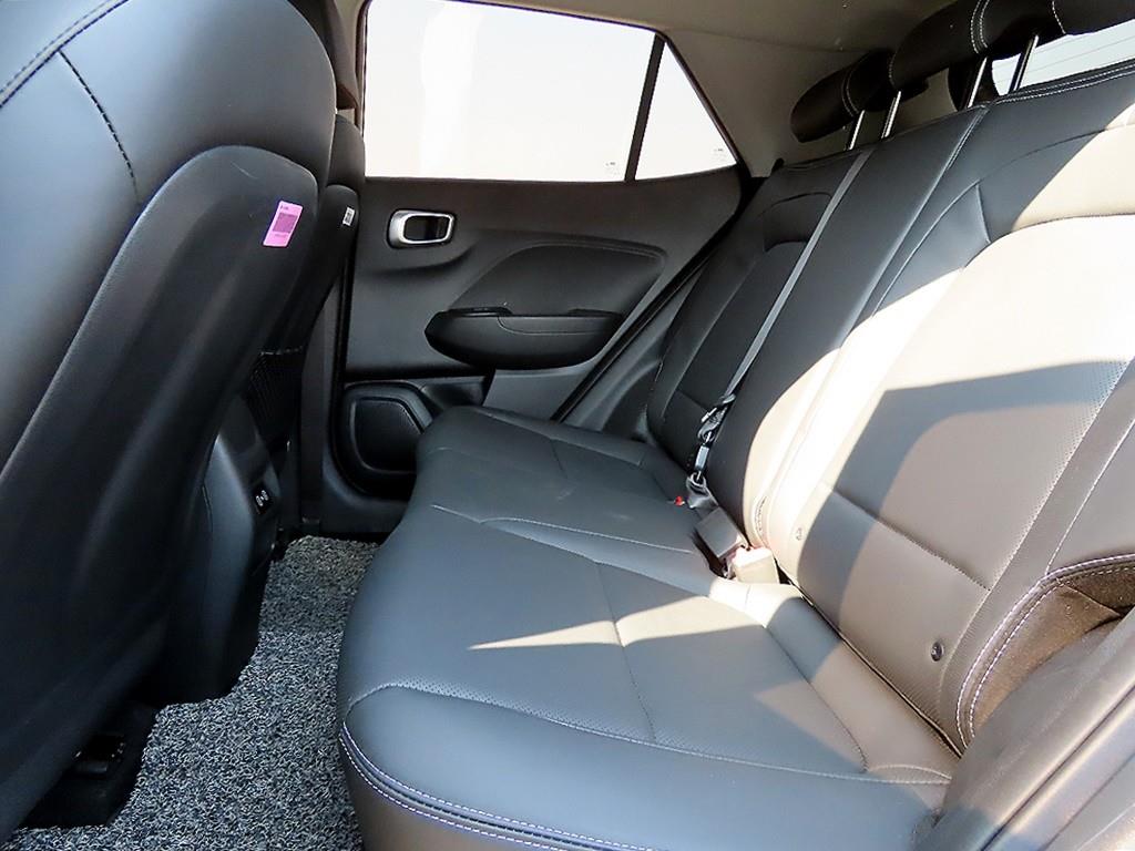 HYUNDAI Venue - Vista 6