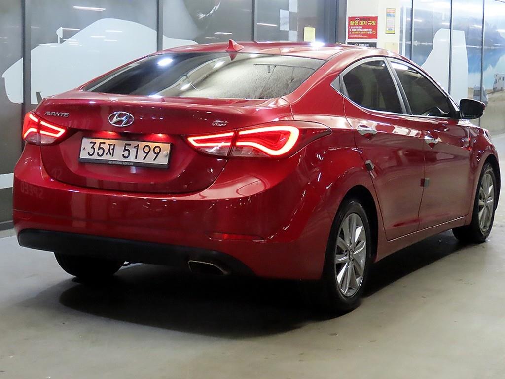 HYUNDAI Avante - Vista 4