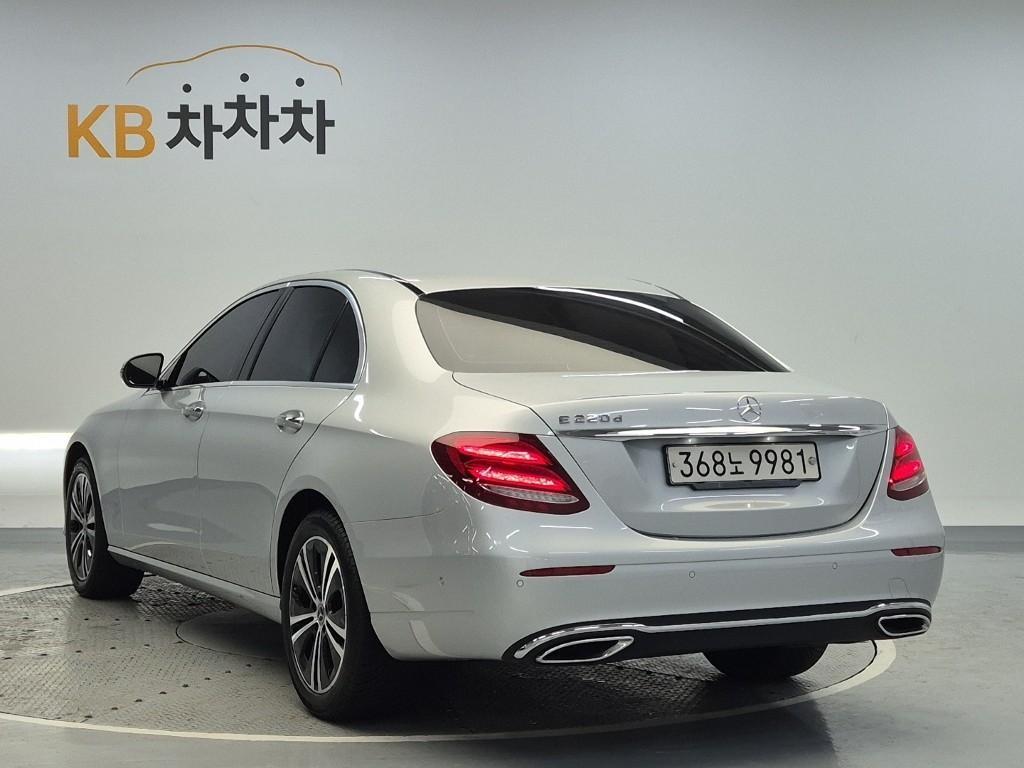 Mercedes Benz E class - Vista 2