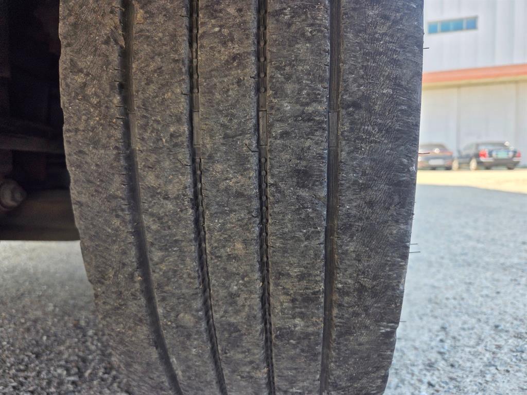 medium and large cargo truck - Vista 10