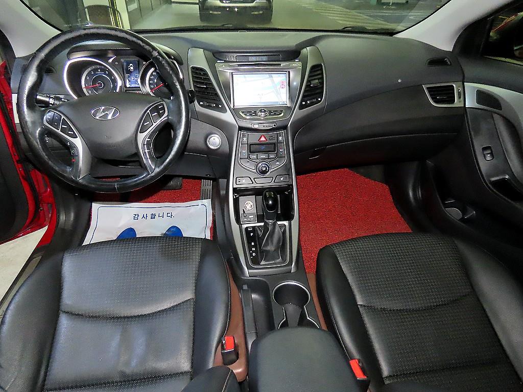 HYUNDAI Avante - Vista 10