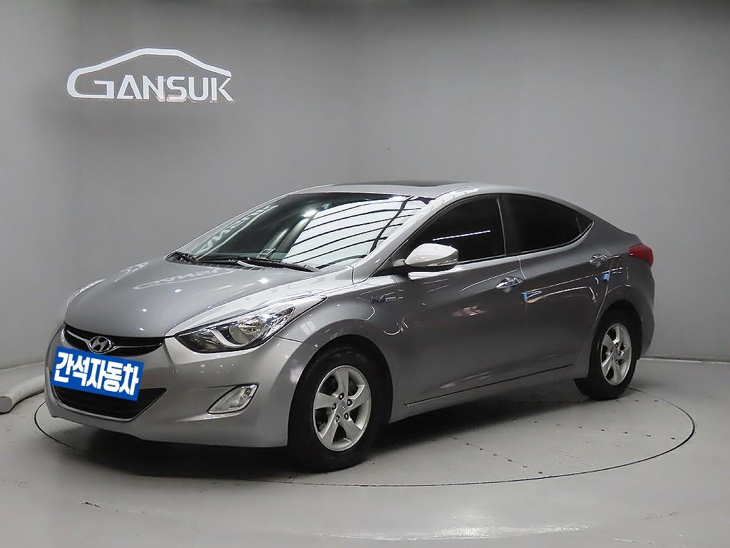HYUNDAI Avante - Vista 3