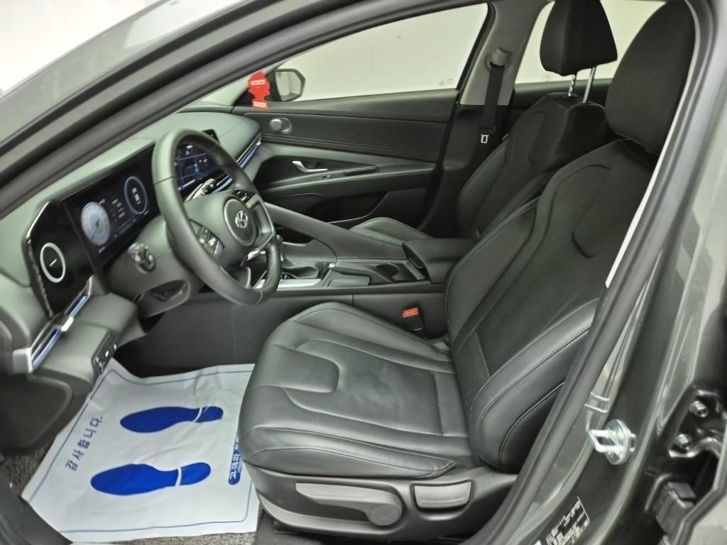 HYUNDAI Avante - Vista 11