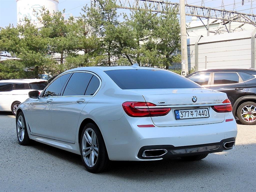 BMW 7 Series - Vista 3