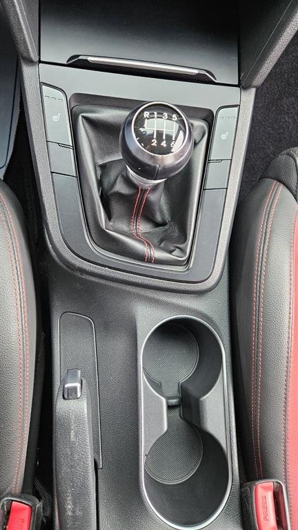 HYUNDAI Avante - Vista 9