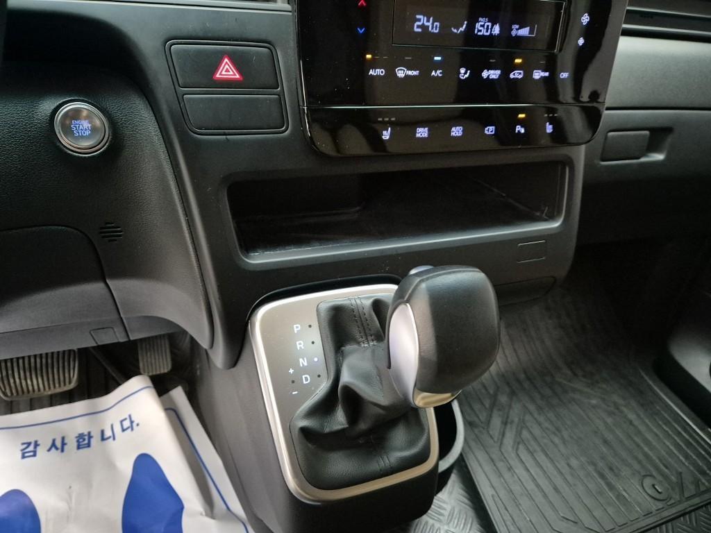 HYUNDAI Staria - Vista 4