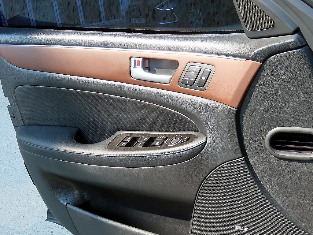 HYUNDAI Genesis - Vista 11