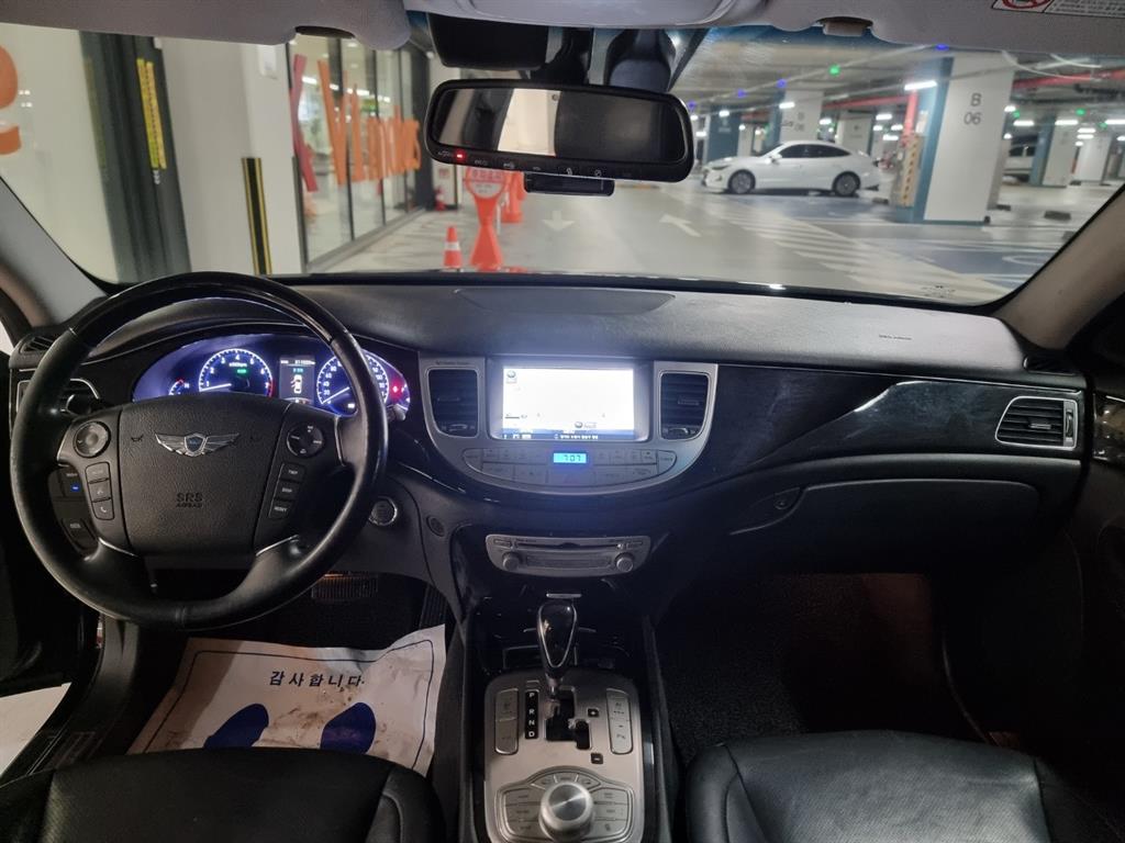 HYUNDAI Genesis - Vista 9