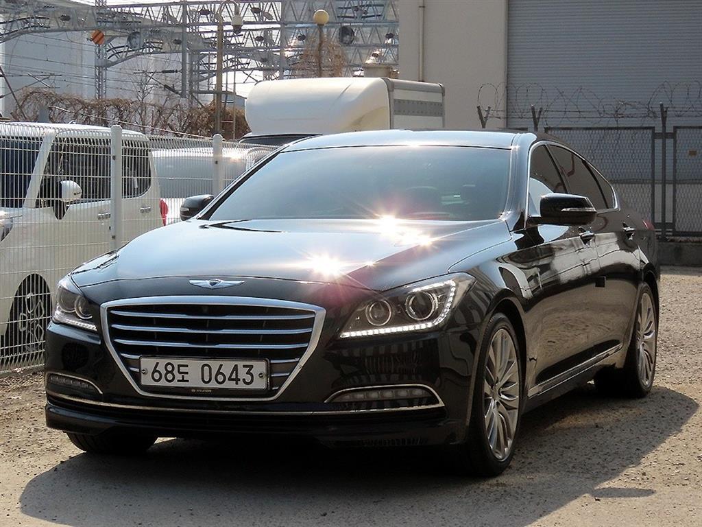 HYUNDAI Genesis - Vista 2