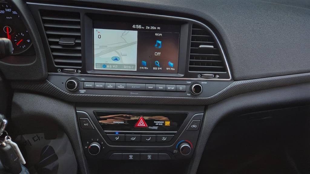 HYUNDAI Avante 2018 Plateado - Importación desde Corea - HF Imports Iquique - Foto 16