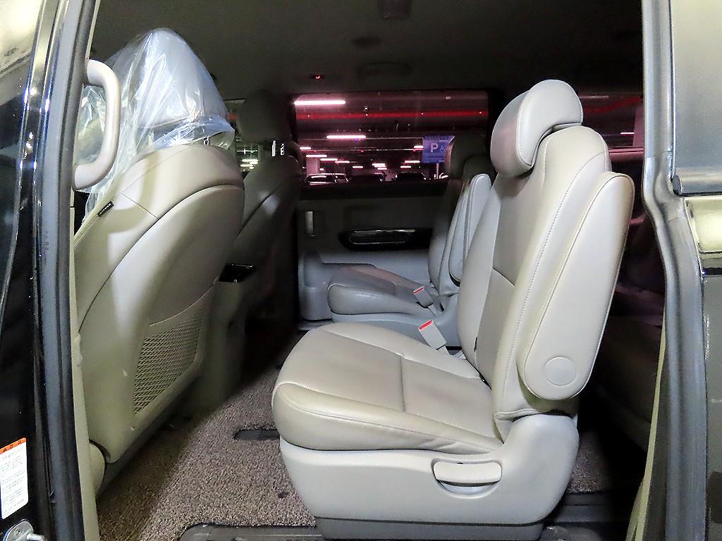 KIA Carnival - Vista 7