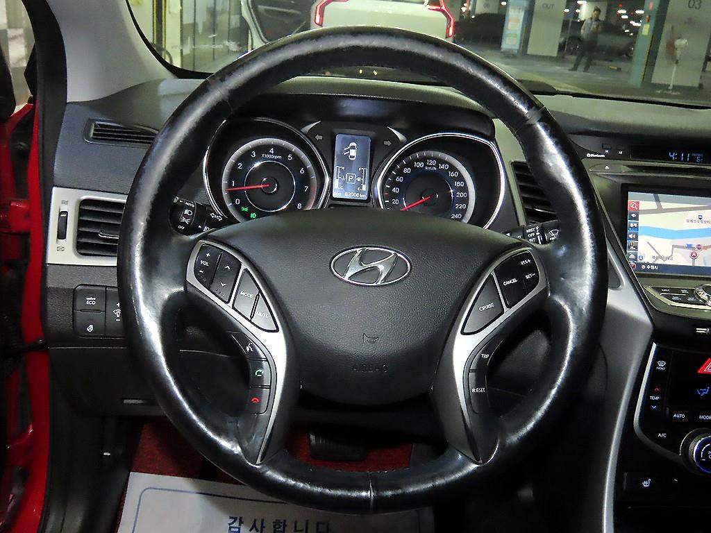 HYUNDAI Avante - Vista 8