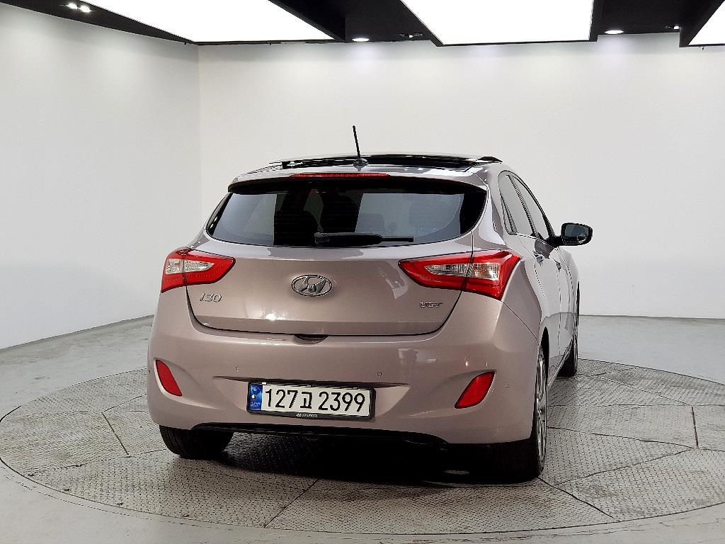 HYUNDAI i30 - Vista 3