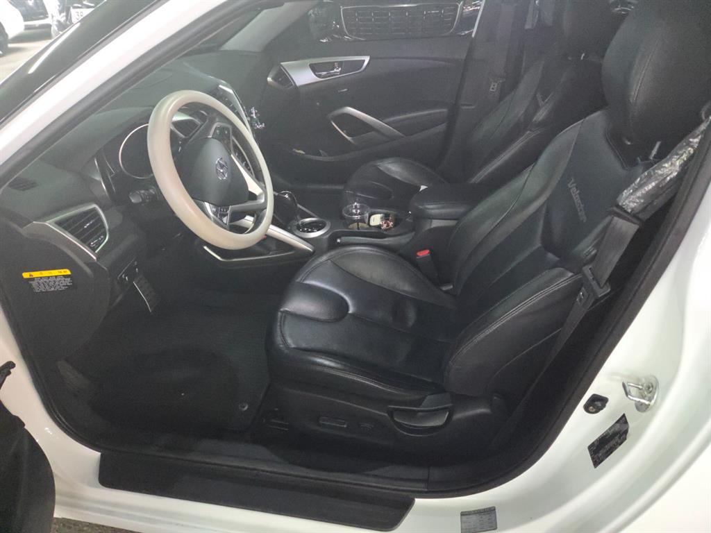 HYUNDAI Veloster - Vista 6