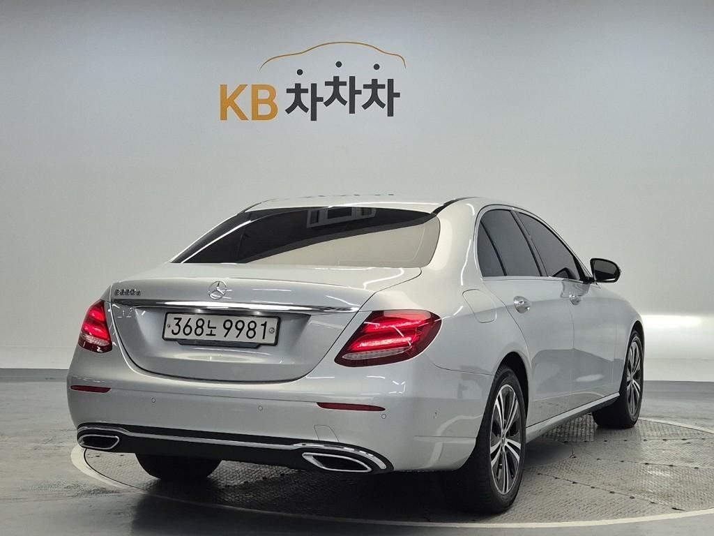 Mercedes Benz E class - Vista 3