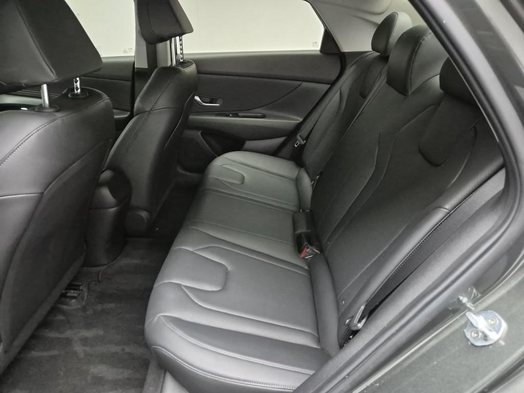 HYUNDAI Avante - Vista 12