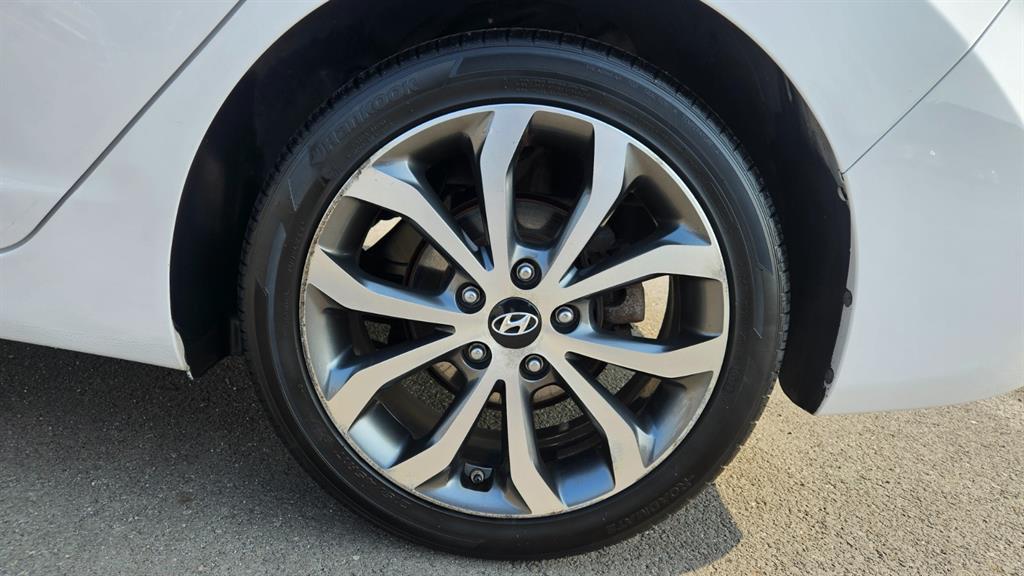 HYUNDAI Avante - Vista 5